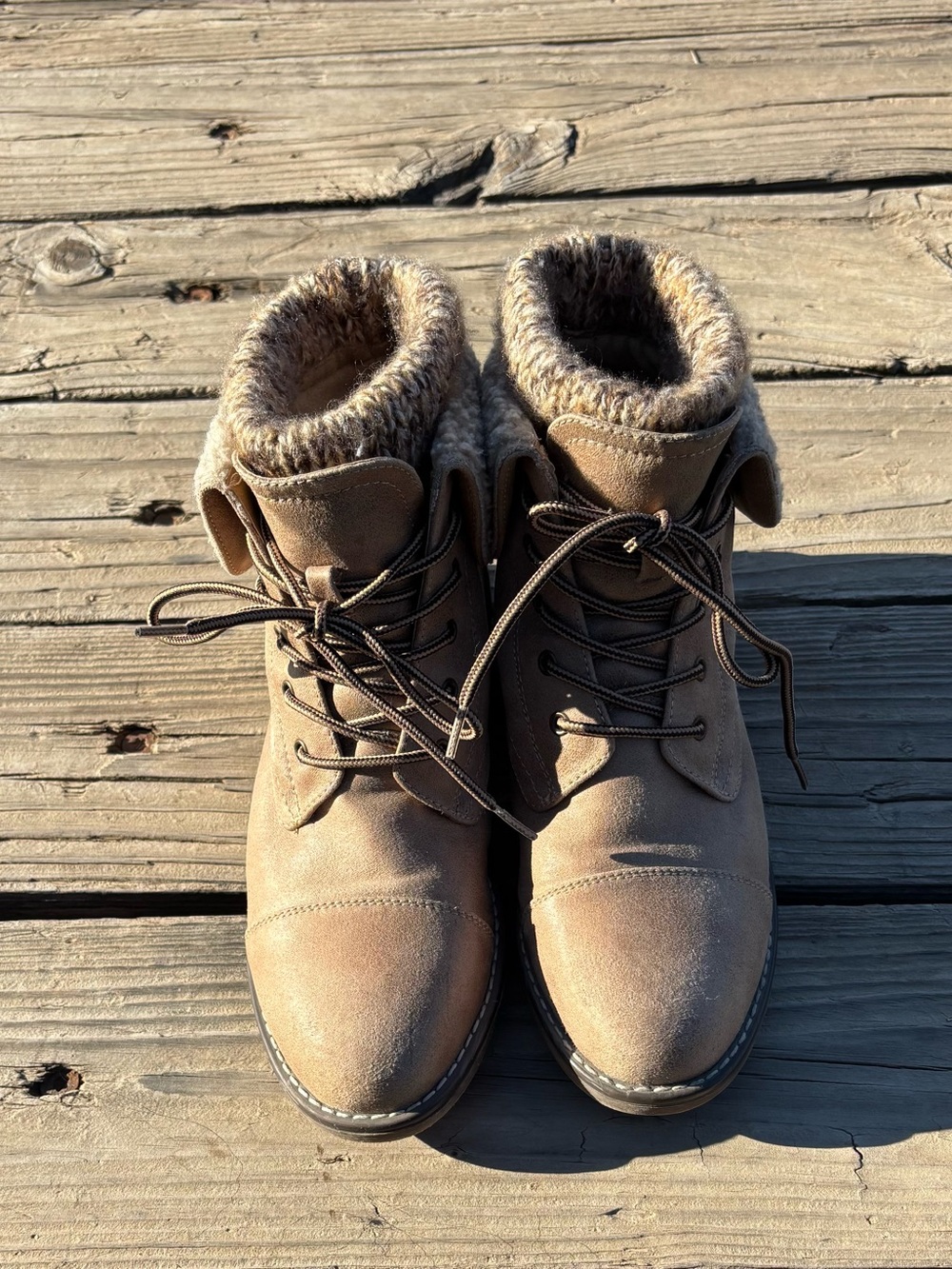 Women’s Tan Lace-Up Boots Size 8 Knit collar outdoor